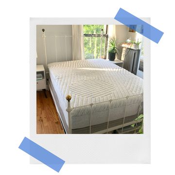 casper mattress box and wave hybrid mattress with snow technology on bed