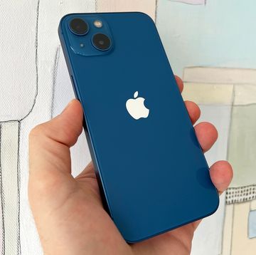 stefan holding apple iphone 13 stefan holding apple iphone 13