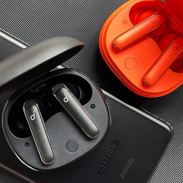 soundcore life p3 earbuds with charging case and samsung phone soundcore life p3 earbuds with charging case and samsung phone